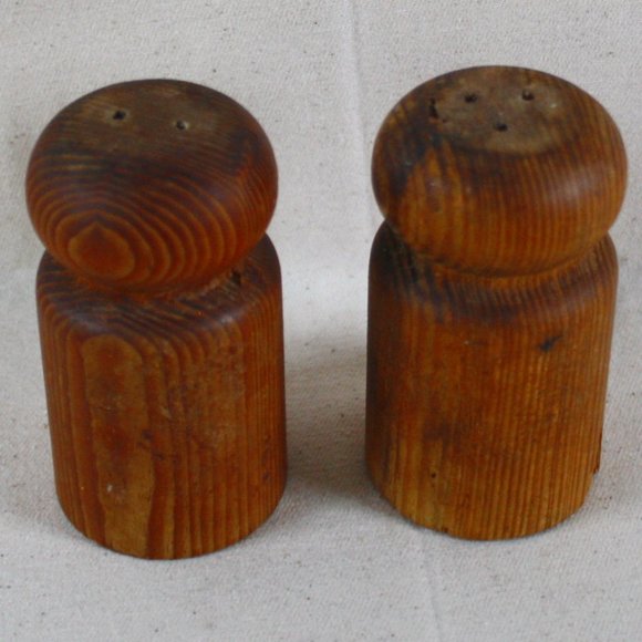 VTG Wooden 1970's Salt & Pepper Shakers hand carved 3 in tall x 1.5 in wide - Picture 3 of 4